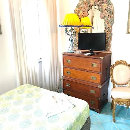 Il Campanile Sulla Piazzetta B&B 카프리